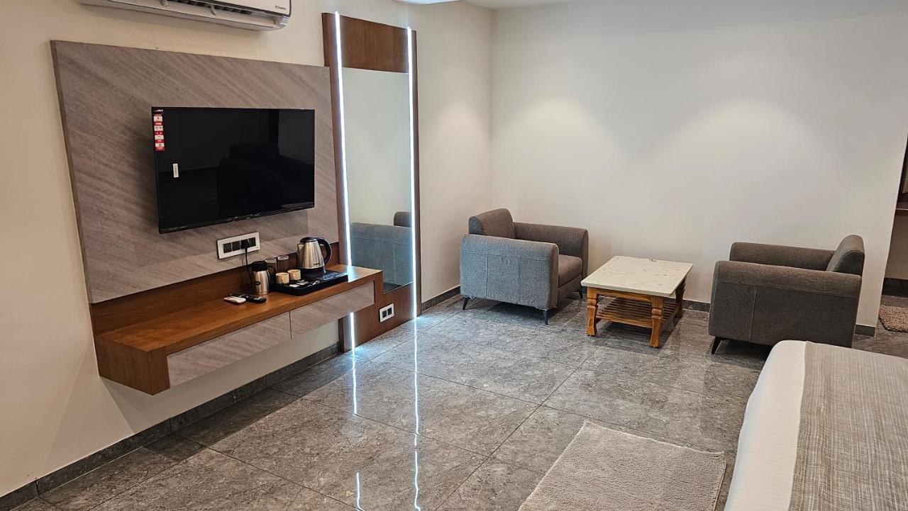 Rds Hotel アーメダバード エクステリア 写真