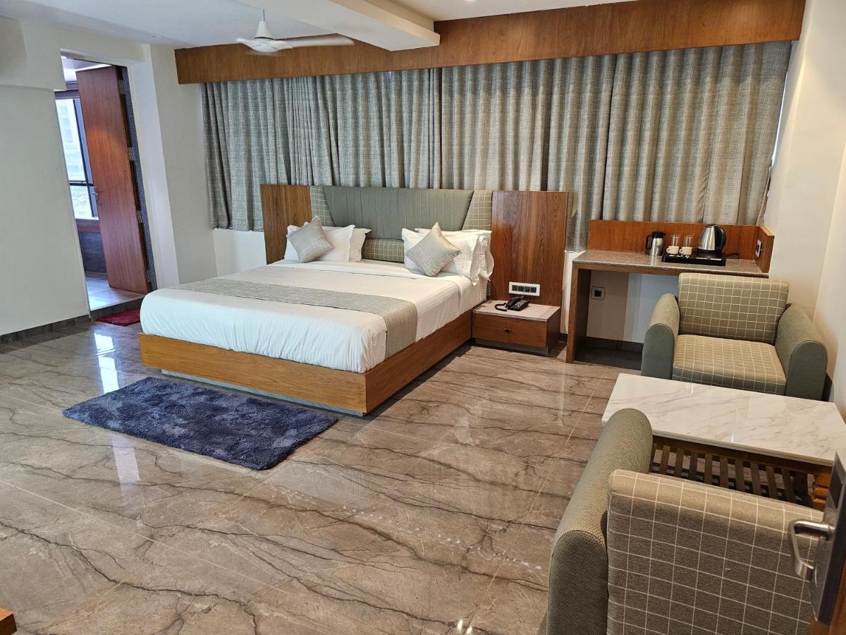 Rds Hotel アーメダバード エクステリア 写真