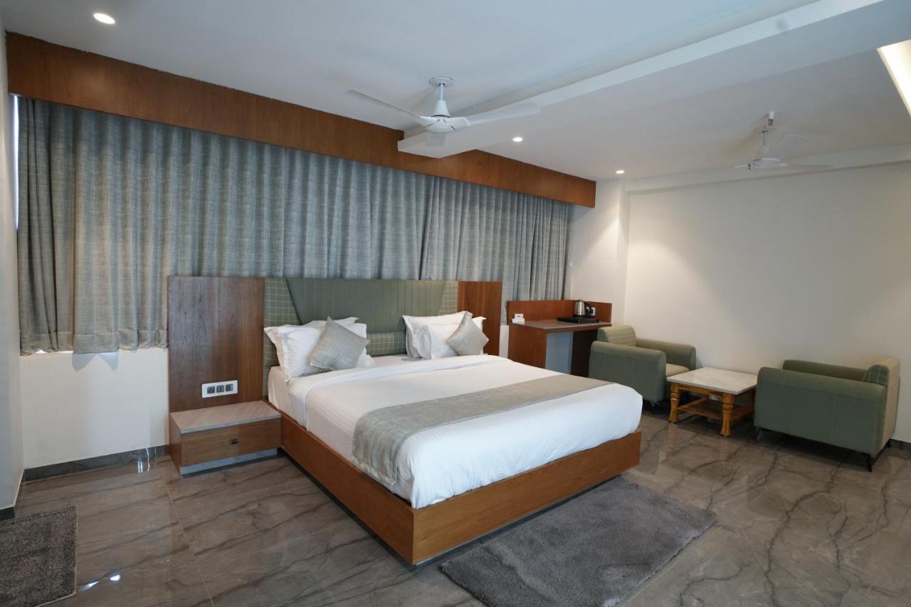 Rds Hotel アーメダバード エクステリア 写真
