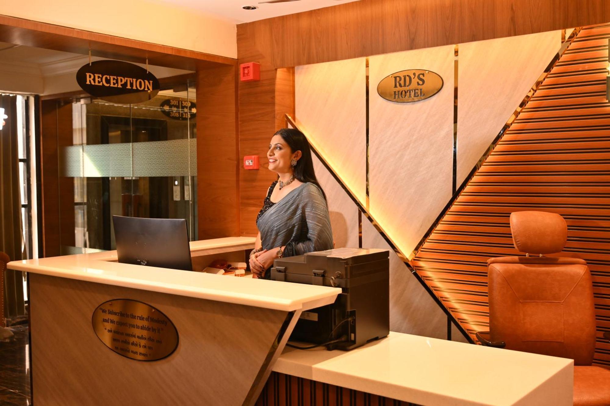 Rds Hotel アーメダバード エクステリア 写真