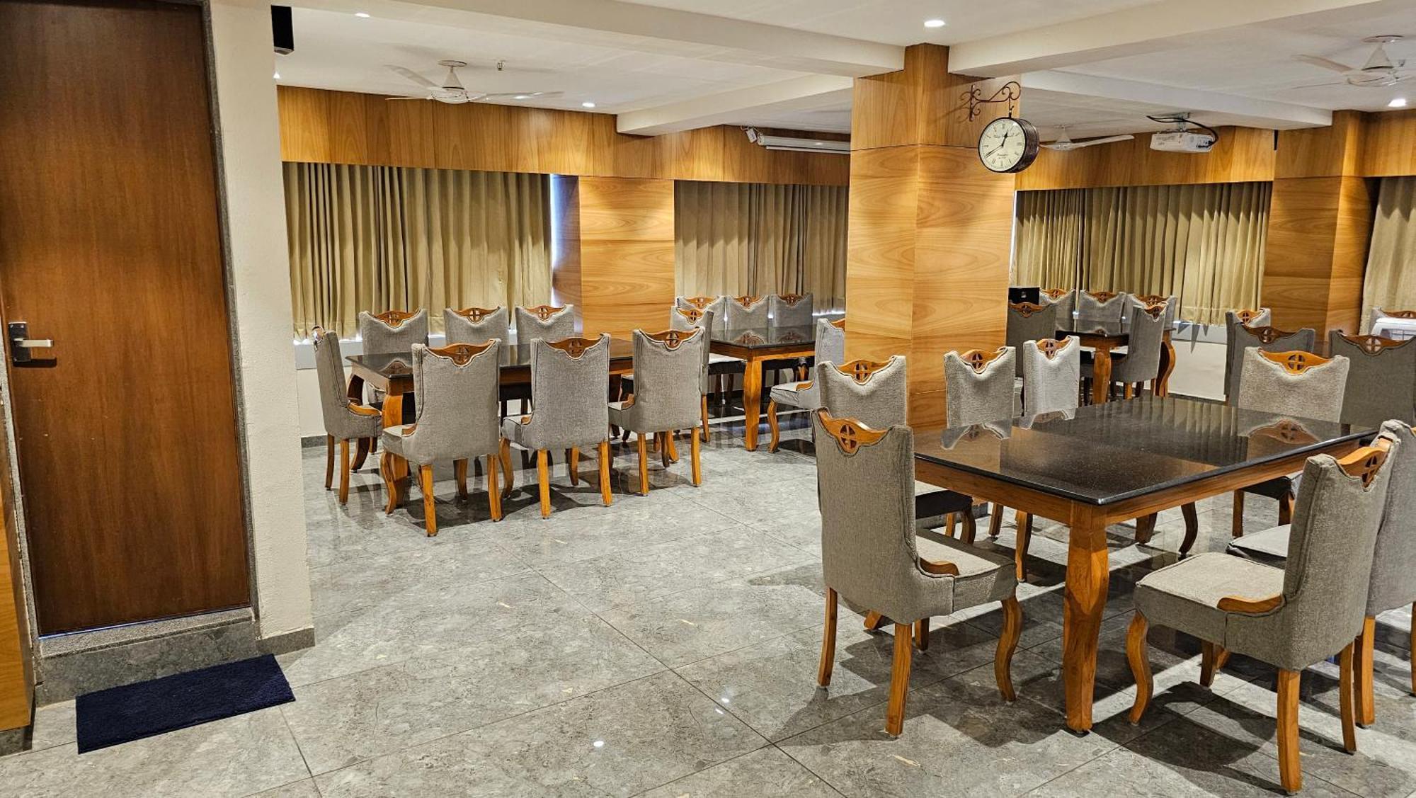 Rds Hotel アーメダバード エクステリア 写真