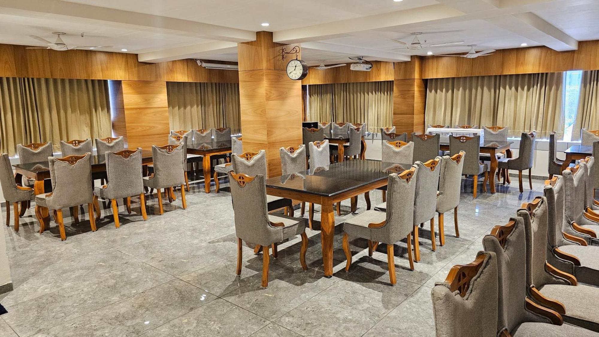 Rds Hotel アーメダバード エクステリア 写真